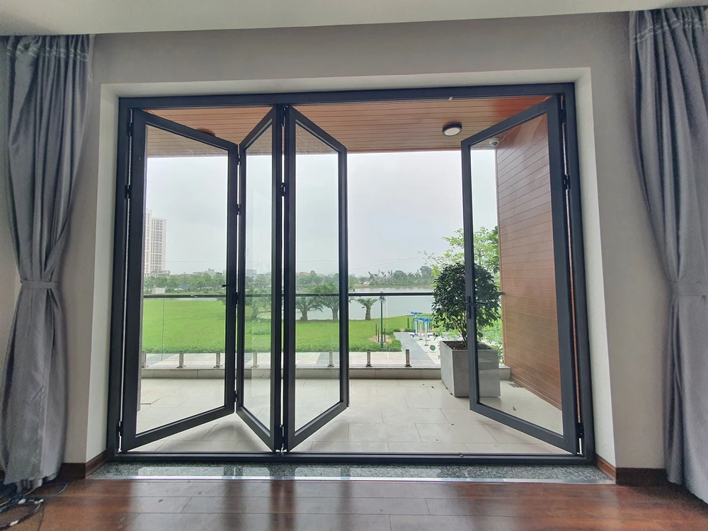 Một số ưu và nhược điểm cửa nhôm xingfa mở xếp gấp hiện đại