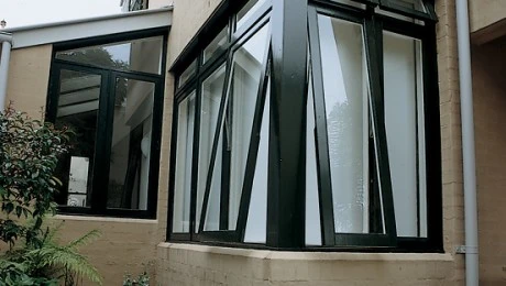Tổng quan về ưu và nhược điểm cửa nhôm xingfa mở hất