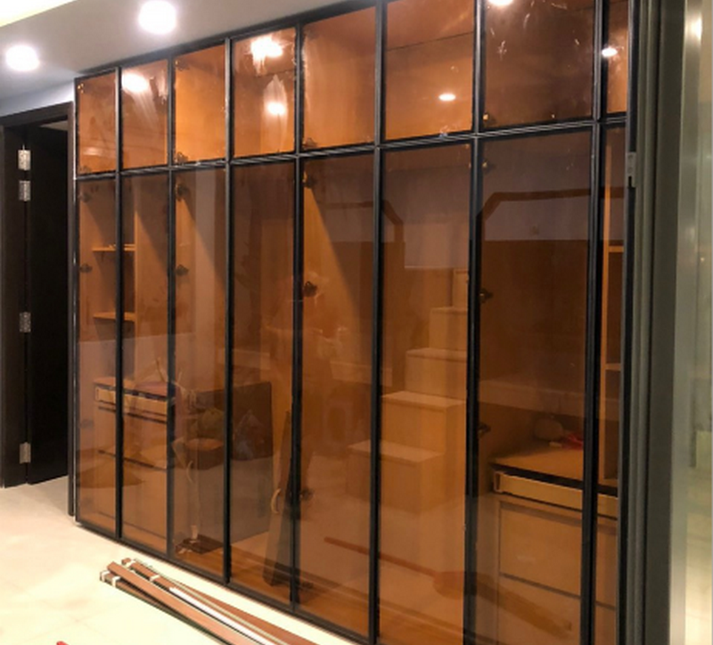 So sánh kính cường lực và kính an toàn cách chính xác nhất