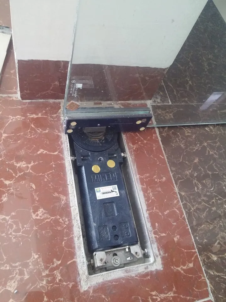 Mách bạn 6 bước quy trình lắp cửa kính thuỷ lực nhanh nhất