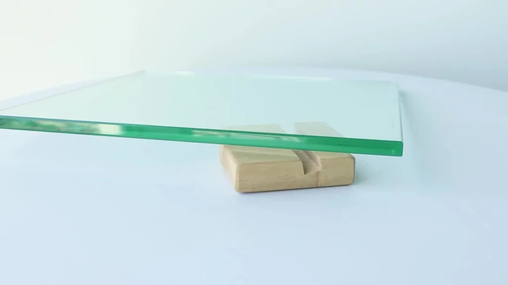 Mách bạn cách so sánh kính Low - E và phản quang chính xác