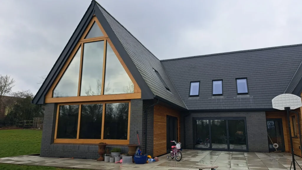 so sánh kính phản quang và solar control