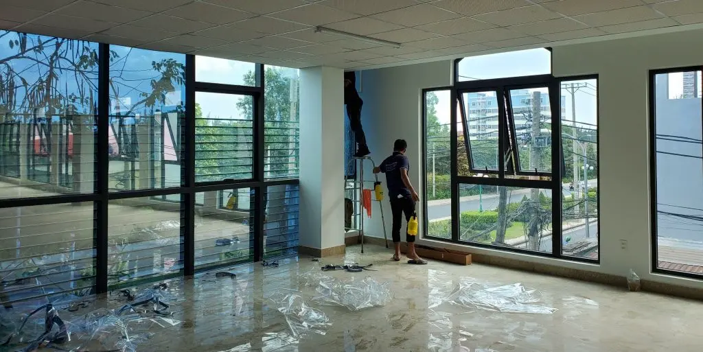 Hướng dẫn cách thực hiện quy trình sản xuất kính phản quang