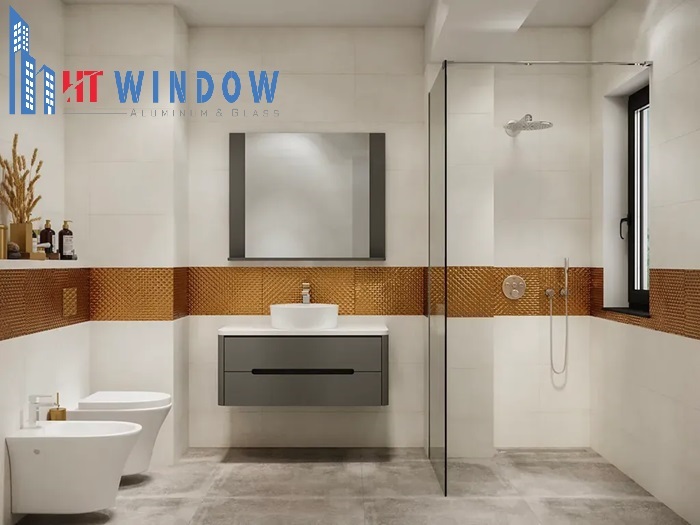 Vách ngăn kính cường lực được sử dụng để phân chia không gian bên trong nhà tắm
