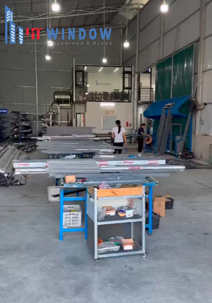 Gia công tại nhà máy để đảm bảo độ khít, chính xác