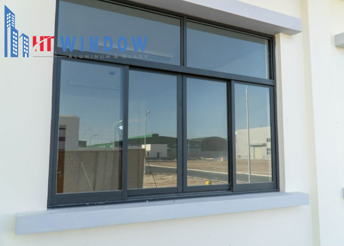 Cửa sử dụng ray trượt nên sẽ bất tiện trong một số trường hợp