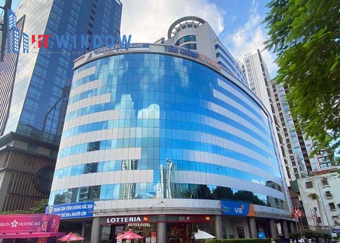 Có rất nhiều công trình sử dụng mặt dựng nhôm kính ở Hoàn Kiếm