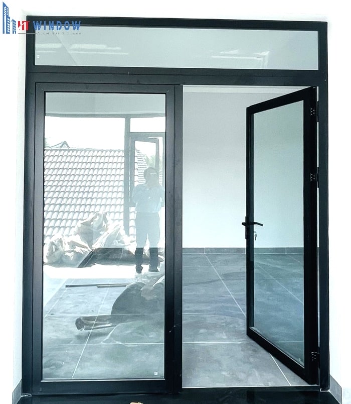 Cửa mở quay Maxpro cho lối ra vào chính tại văn phòng