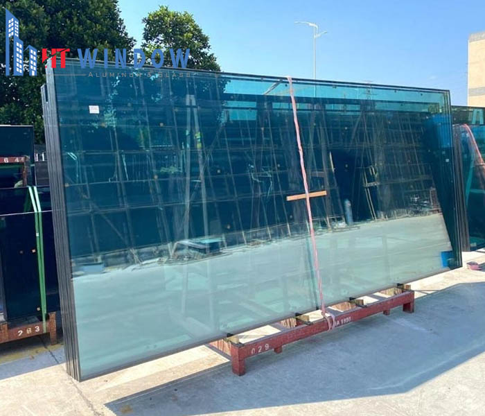 Kính Low-E có chi phí khá cao và cần quy trình lắp đặt nghiêm ngặt