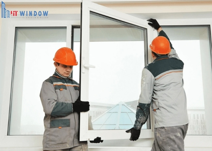 Nếu cánh cửa bị xệ, lệch hoặc vận hành khó khăn thì bạn nên gọi thợ chuyên nghiệp đến để điều chỉnh bản lề