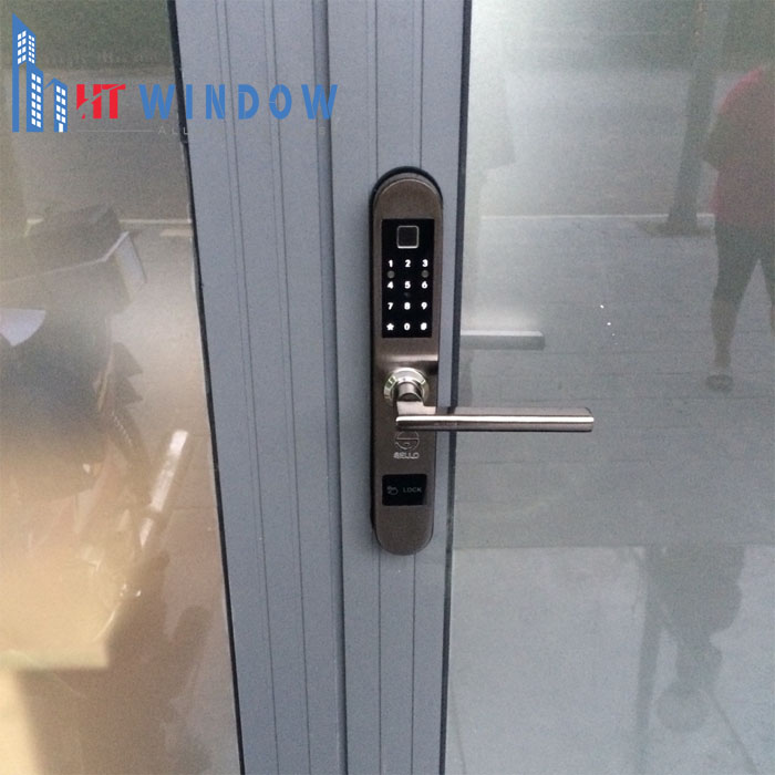 Dùng cục sạc dự phòng để mở khoá