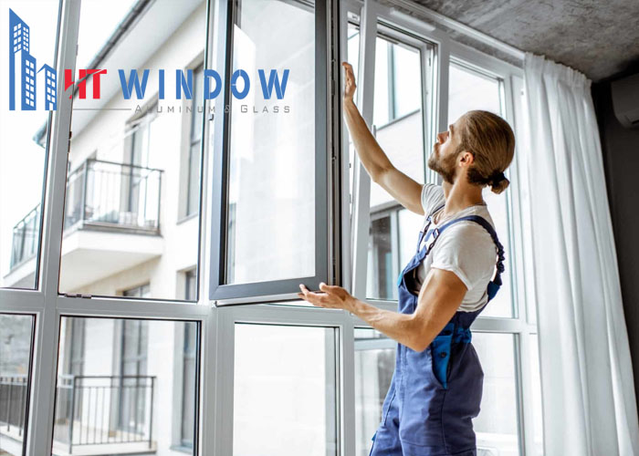Cách sửa cửa nhôm kính bị xệ phổ biến nhất là nâng cánh cửa