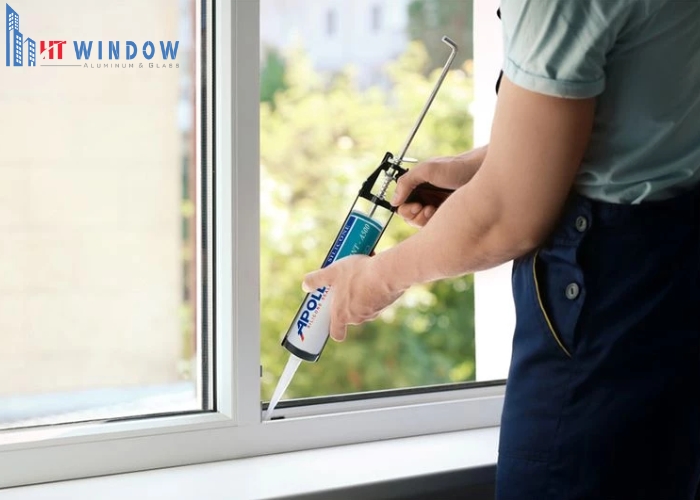 Đối với gioăng chỉ bị lỏng một đoạn ngắn, bạn nên dùng keo silicone chuyên dụng để dán cố định