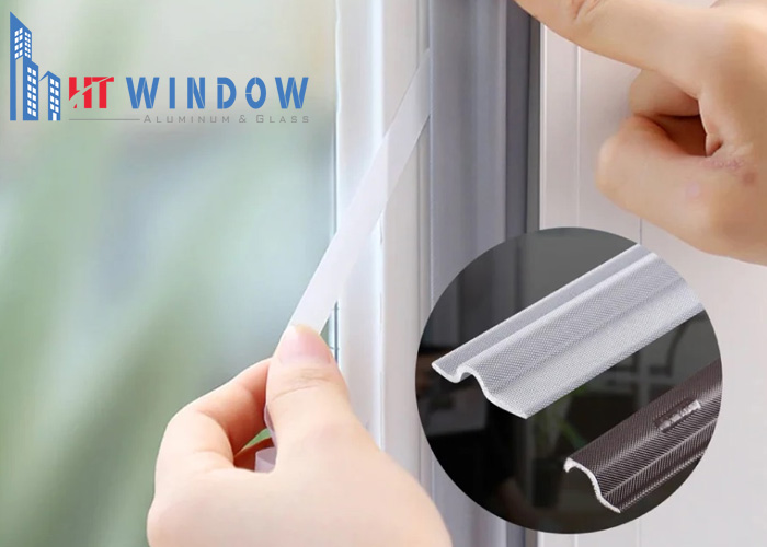 Hư hỏng gioăng cao su khiến cửa dễ bị ngấm nước