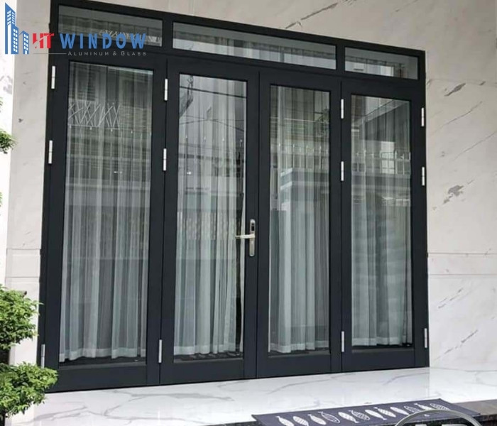 Khung nhôm giữ vai trò liên kết toàn bộ hệ cửa và tạo sự ổn định trong mọi thao tác đóng mở
