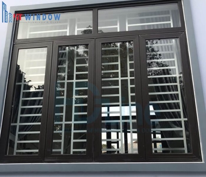 Khung bảo vệ tạo lớp chắn chắc chắn ngay phía trong cửa và giảm nguy cơ xâm nhập