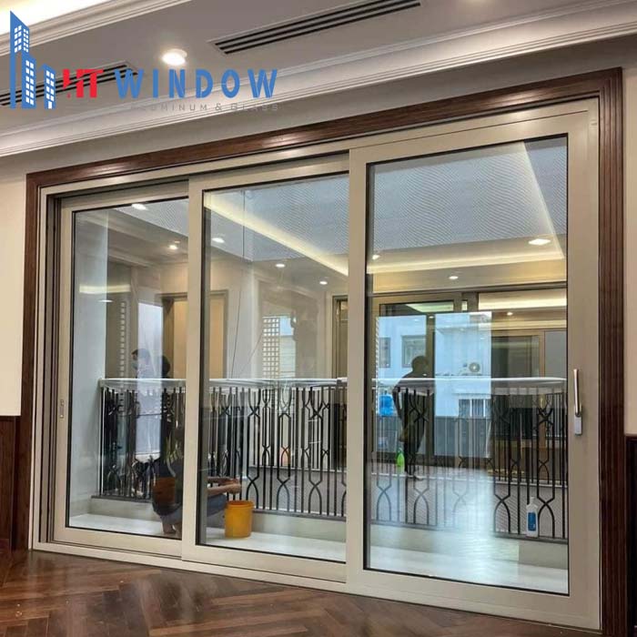 Cửa nhôm phòng khách khiến căn phòng trở nên sang trọng hơn