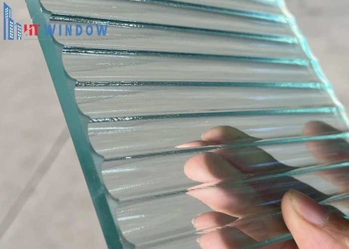 Cấu trúc là yếu tố quyết định khả năng chịu lực cũng như giới hạn trong gia công của kính cường lực.