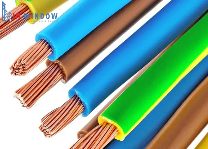 Nhôm đứng vị trí thứ tư về độ dẫn điện nhưng lại chiếm ưu thế tuyệt đối về giá thành và trọng lượng