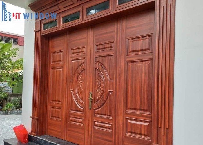 Cấu tạo từ thép tấm mạ điện giúp cửa có khả năng chịu lực va đập cực tốt