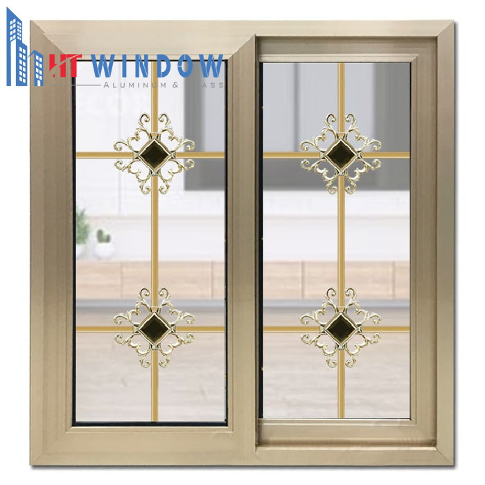 Kính được thiết kế với hoa văn phức tạp để làm tăng tính thẩm mỹ