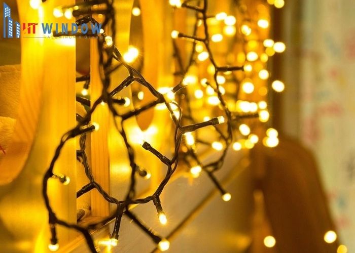 Mẫu trang trí cửa kính bằng hiệu ứng đèn LED lung linh