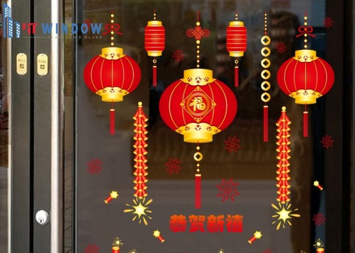 Mẫu trang trí cửa kính kết hợp phụ kiện treo