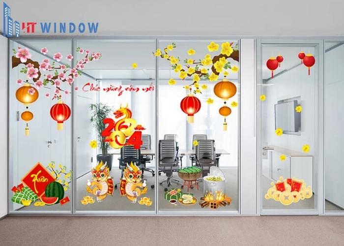 Tận dụng diện tích mặt kính để làm mới diện mạo cửa hàng, văn phòng