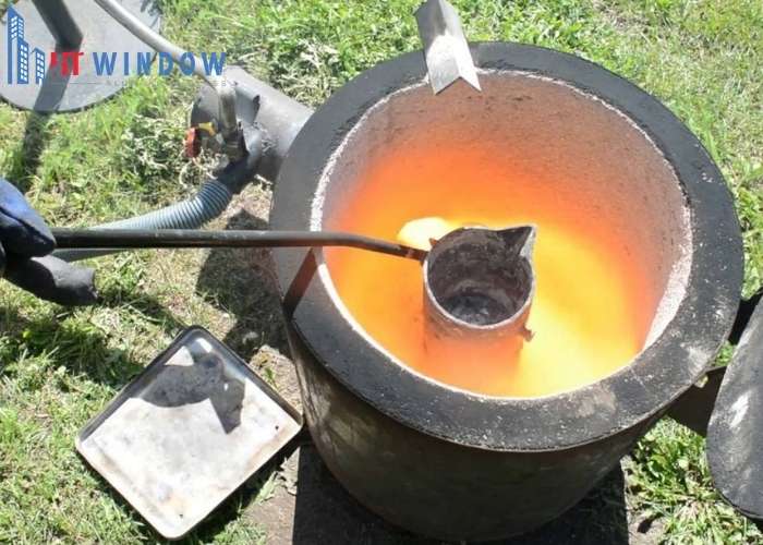 Tinh luyện kỹ ở giai đoạn này giúp loại bỏ hoàn toàn các vết rỗ khí và nứt nẻ trên bề mặt