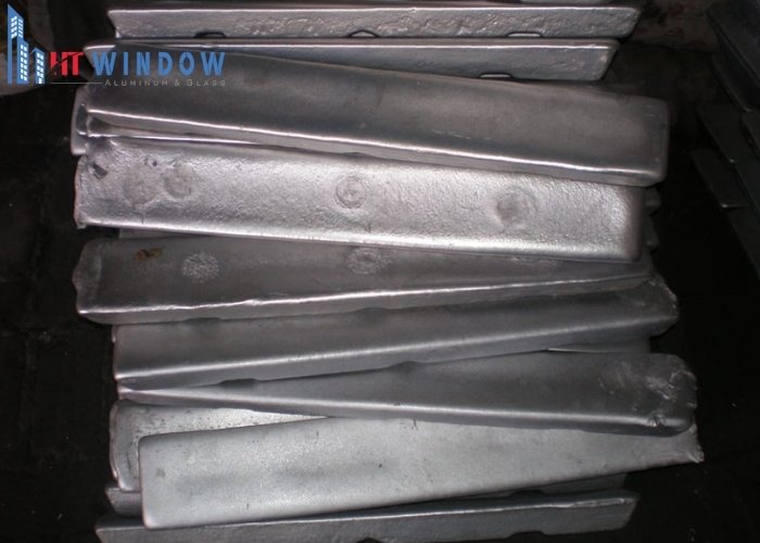 Các nhà máy thường sử dụng nhôm thỏi nguyên chất để đưa vào lò nung