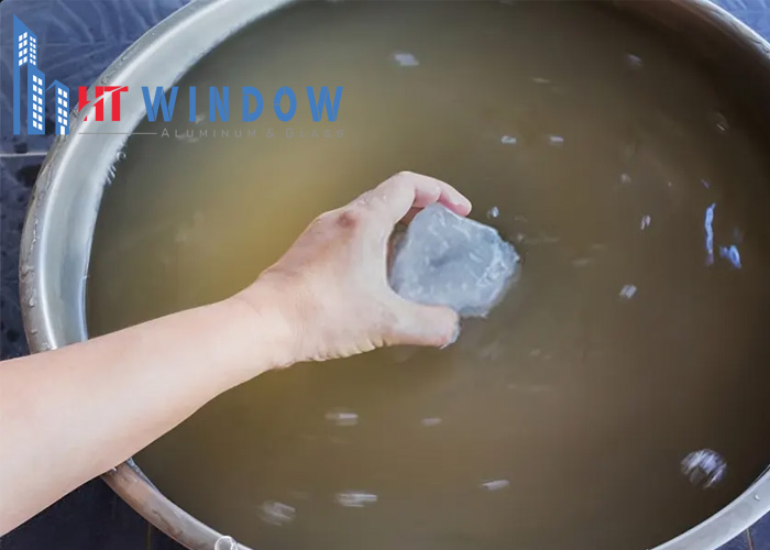 Phèn nhôm được sử dụng phổ biến trong việc xử lý nước bẩn