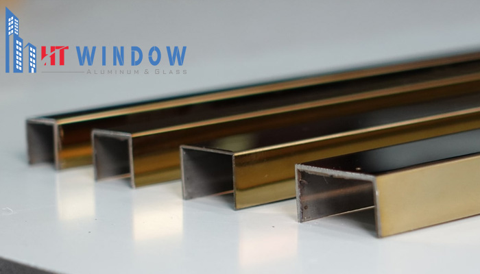 U inox vách kính là một phụ kiện kim loại có hình dạng mặt cắt giống chữ U