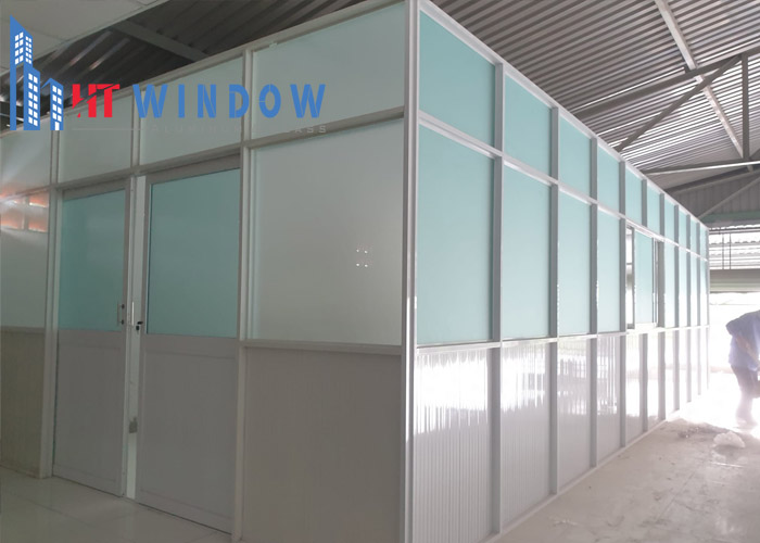 Giá vách nhôm hệ 700 phụ thuộc vào nhiều yếu tố