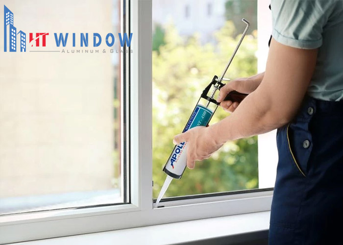 Bơm lại lớp keo silicon chuyên dụng nếu nguyên nhân là do lớp keo bị bong