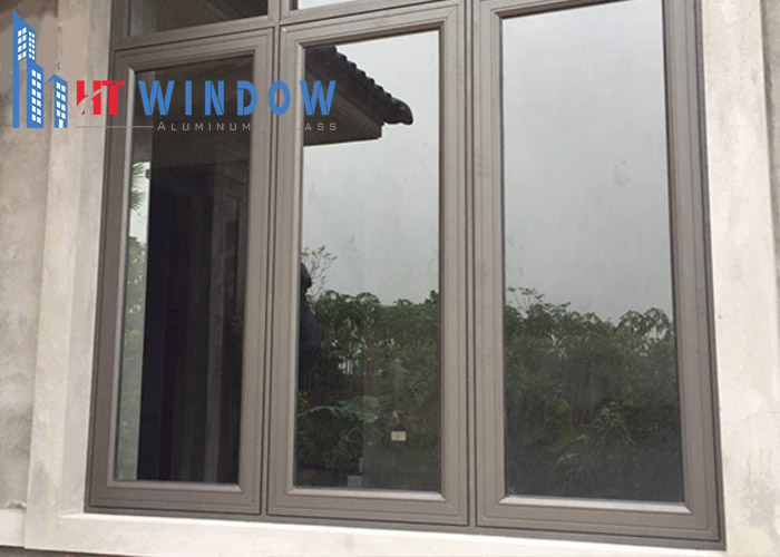 Một hệ hèm cửa nhôm kính tiêu chuẩn thường có cấu tạo khá phức tạp