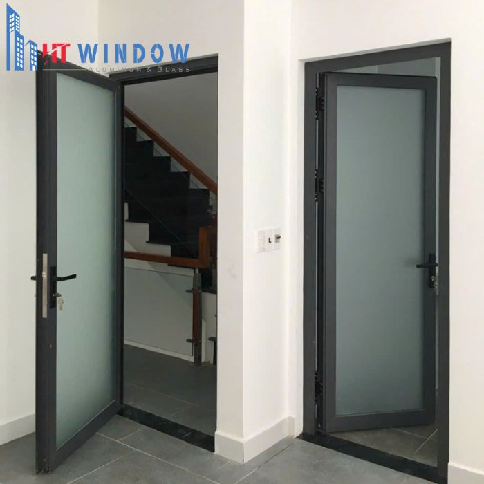 Cửa chính 1 cánh tại các căn hộ chung cư thường có quy định nghiêm ngặt về hướng mở