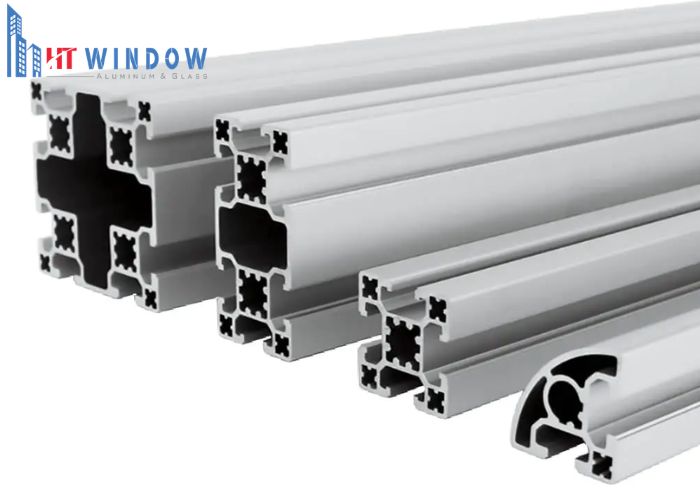Thanh nhôm profile đóng vai trò là bộ khung chịu lực chính cho toàn bộ hệ thống cửa