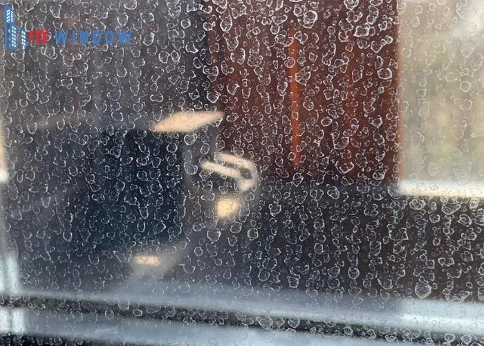 Có rất nhiều nguyên nhân khiến kính cường lực bị ố