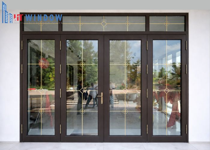 Cửa đi mở quay nhôm Maxpro hệ 83 sử dụng thanh profile có độ dày tiêu chuẩn